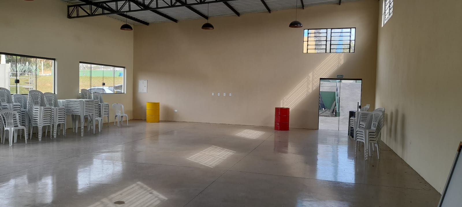 Interior com estrutura pronta para montagem